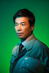 作業服を着た50代ビジネスマン