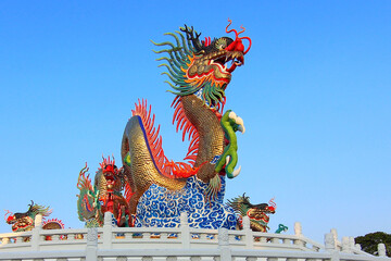 Fototapeta premium Chinese golden dragon