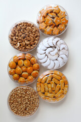 Six jars of assorted cookies for Eid Mubarak and Christmas celebration in Indonesia.