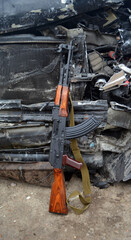 Fototapeta na wymiar Assault rifle and car wreck in Kiev