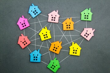 small colored house shapes with connections between houses. Houses connected by lines