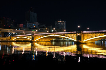 Fototapeta na wymiar 東京都 隅田川に架かる蔵前橋の夜景