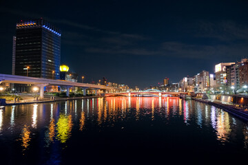 東京都 隅田川に架かる吾妻橋の夜景