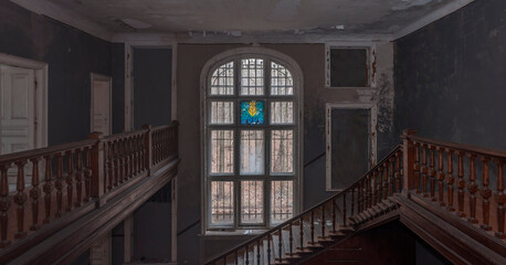 Fototapeta premium Urban exploration in an old abandoned hospital in a historic villa in Poland