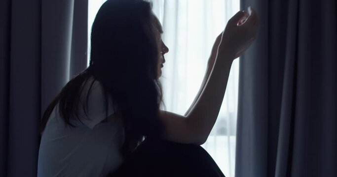 Silhouette of Asian women are alone and under stress in the bedroom.Quarantine during the epidemic (Covic 19). Young woman with depression and have problems in life.Lifestyle concept.