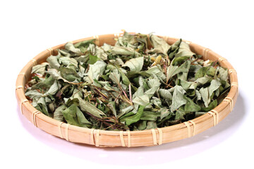 乾燥したドクダミの葉