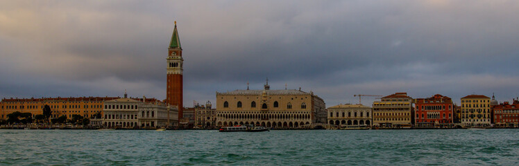 Fototapeta na wymiar dawn over the city of Venice, Italy