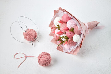 Spokes and a set of threads of white and pink colors as a gift