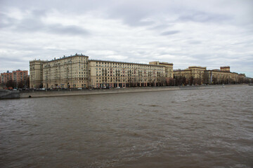 Fototapeta premium Beautiful architecture buildings across the river