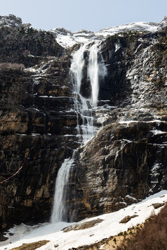 Cascada de nieve avalancha 