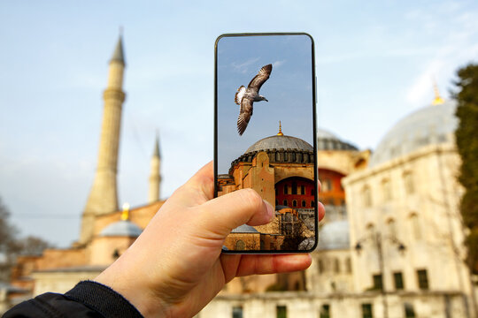 Taking photos of The Hagia Sophia in Istanbul, Turkey using a smartphone camera.