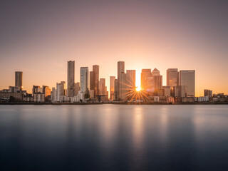 Fototapeta premium Canary Wharf at Sunset