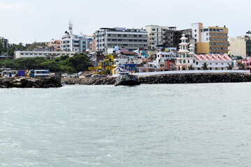 Fototapeta premium view of the city from the sea