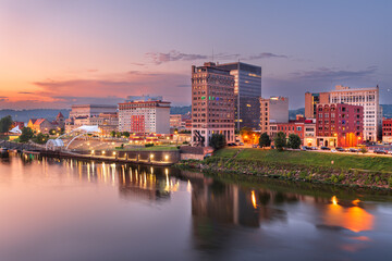 Naklejka premium Charleston, West Virginia, USA skyline on the Kanawha River