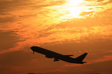 Fototapeta na wymiar airplane at sunset