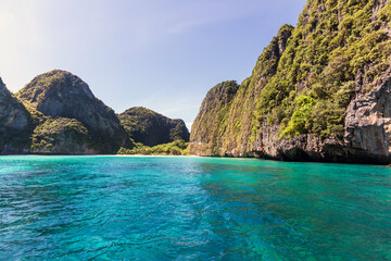 Obraz premium Maya Bay is one of the popular tourist attractions in Phi Phi Le island. Beautiful turquoise ocean dream destination in Thailand.