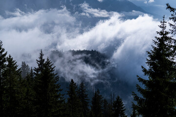 Die Wolken in den Bergen
