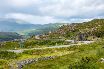 Fototapeta na wymiar Ring of Kerry - Killarny National Park - Wolken in den Bergen
