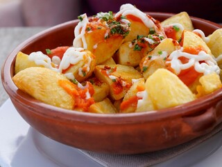 Leckere Patatas bravas in Spanien