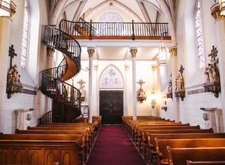 Fototapeta premium Interior of Loretto Chapel in Santa Fe, New Mexico, and the miraculous helix staircase.