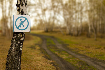 Sign prohibiting the passage of pedestrians and non-specialized infantry through the territory.