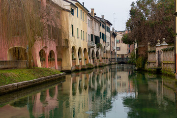 Fototapeta na wymiar Colored buildings along the Buranelli canal, a beautiful view of the historic center of Treviso