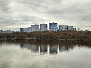 Fototapeta premium Spring mirrors of the Moscow river on the outskirts
