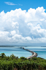 沖縄県・伊良部島から眺める伊良部大橋