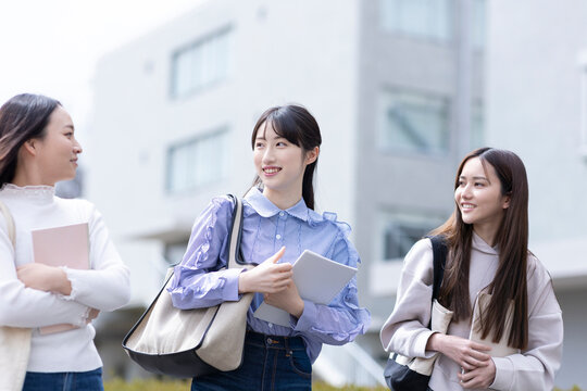 大学生のポートレート