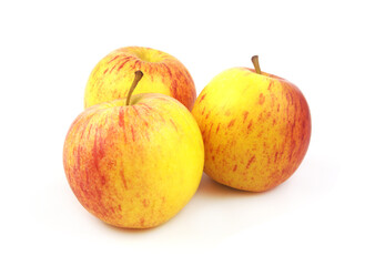 Fototapeta na wymiar Ripe apples isolated on white background