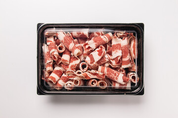 얇게 썰어 먹기 편리한 고기