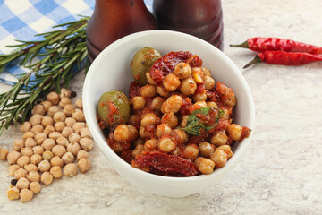 Chickpea beans with dry tomato and olives