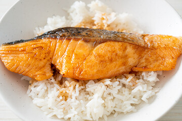 Grilled Salmon with Soy Sauce Rice Bowl