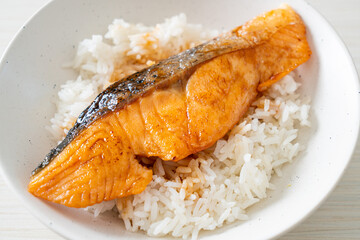 Grilled Salmon with Soy Sauce Rice Bowl