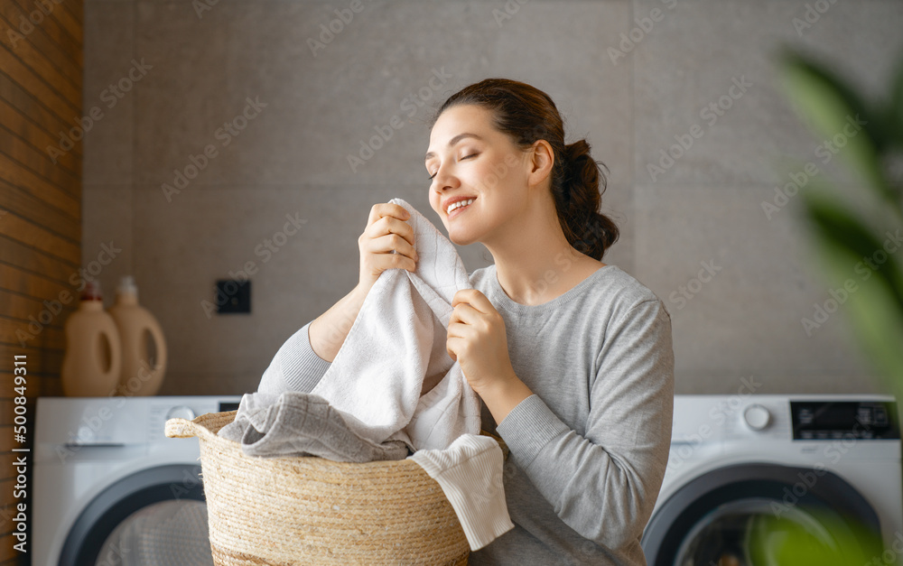 Wall mural woman is doing laundry