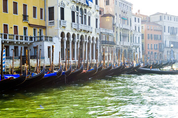 Fototapeta na wymiar ベネチアの運河とゴンドラ 