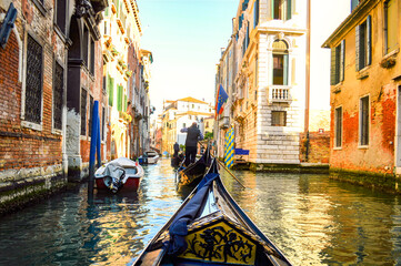 ゴンドラから見るベネチアの街並み © riomiwa