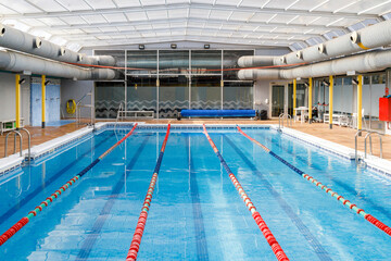 Empty pool with swimming lane maker