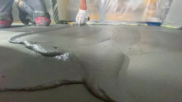 Applying a decorative microcement coating to the floor