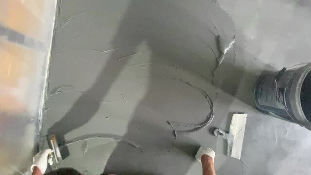 Applying a decorative microcement coating to the floor
