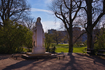 Schillerpark mit Schiller Denkmal, Park in Leipzig, Sachsen