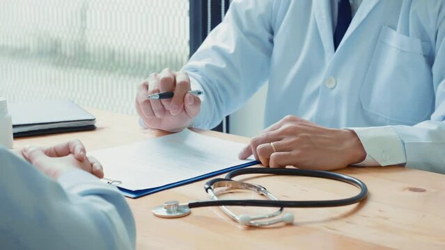 Doctors and patients sit and talk. At the table near the window in the hospital.