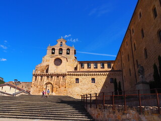 Oña, con su imponente monasterio, en la provincia de Burgos. España.