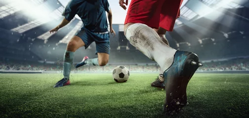 Fotobehang Bijgesneden afbeelding van twee voetbal, voetballers in beweging, actie in het stadion tijdens voetbalwedstrijd. Concept van sport, competitie, doelen © master1305