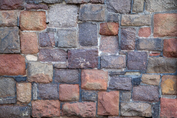 Unregelmäßig gemauerte Natursteinwand