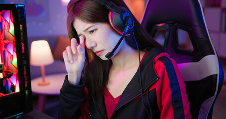 asian girl has eyes pain © ryanking999