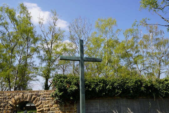 Gedenkst&auml;tte f&uuml;r die Todesopfer der beiden Weltkriege. Friedhof Nellingen