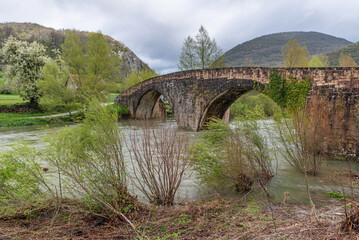 Fototapeta na wymiar Medieval Bridge over the Irati River. Aribe. Aezkoa