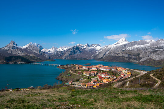 View of ria&ntilde;o, Spain and its mountains coverd with snow