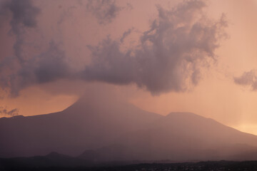L'Etna è un vulcano attivo. La sua morfologia si modifica di continuo per la sua incessante...